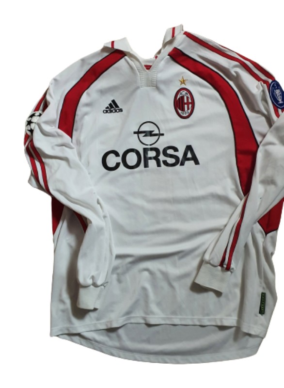 Equipación especial de Milan 01-02