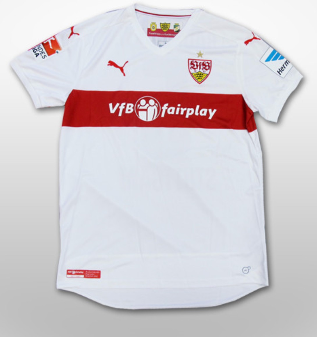 Primera equipación de Stuttgart 15-16