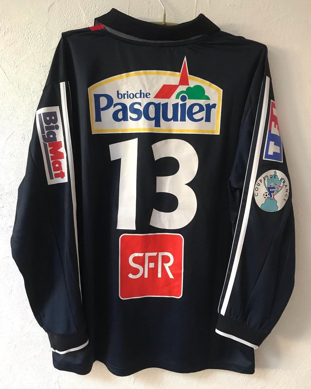 Paris Saint-Germain 03-04 Local 2
