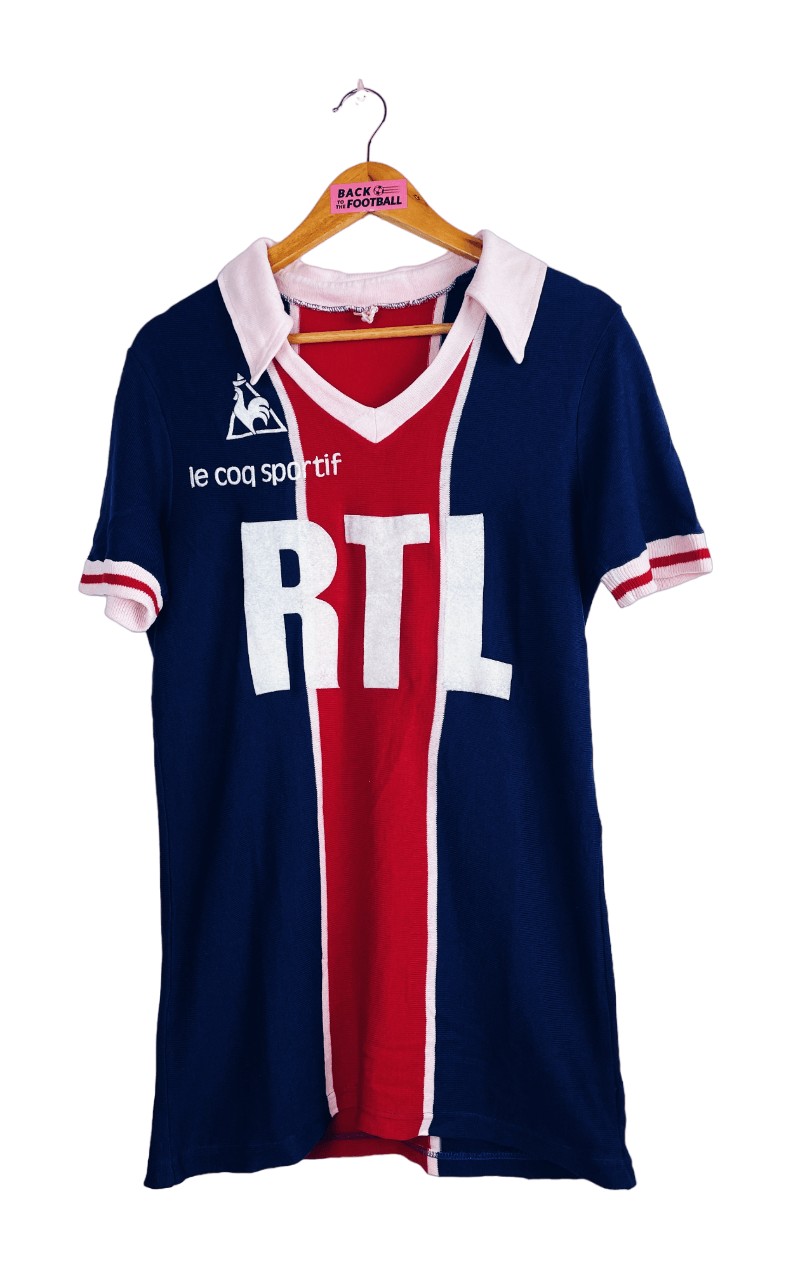 Segunda equipación de Paris Saint-Germain 84-85