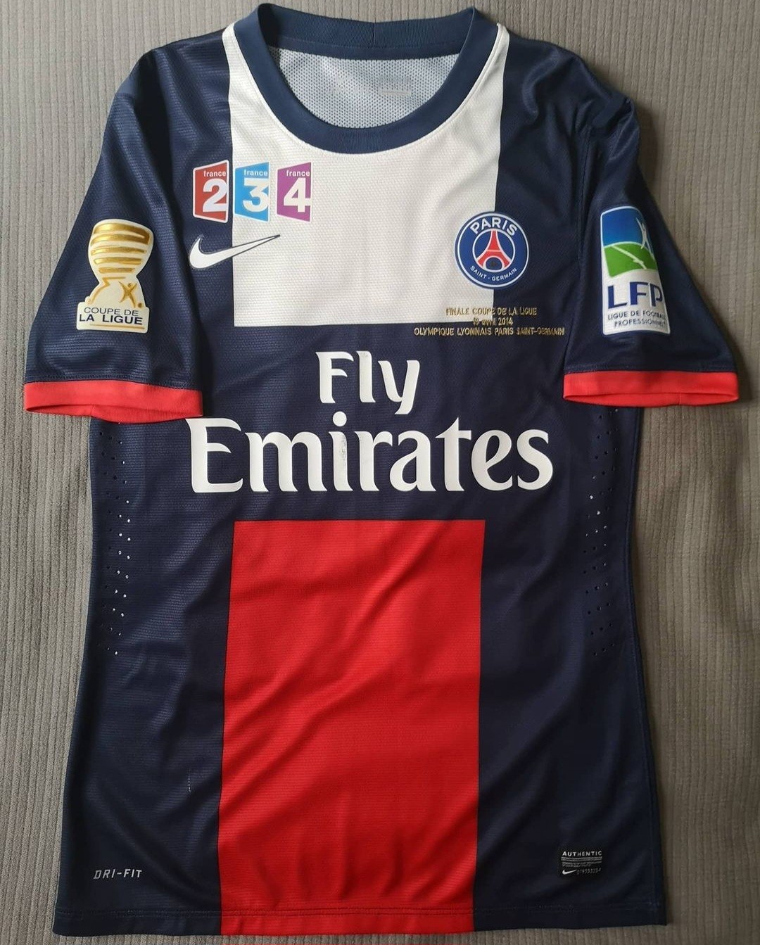 Equipación especial de Paris Saint-Germain 13-14