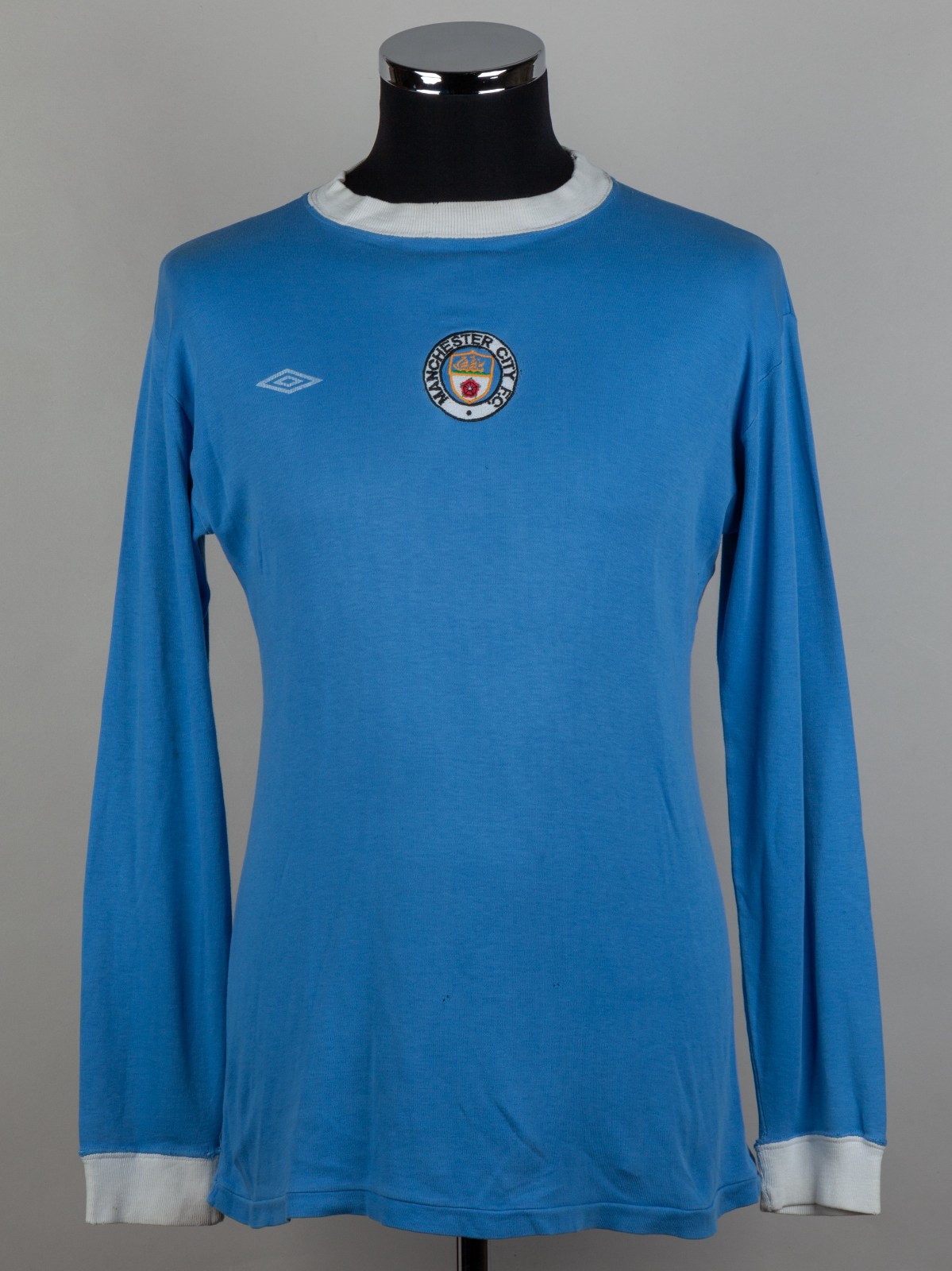 Primera equipación de Man City 74-75