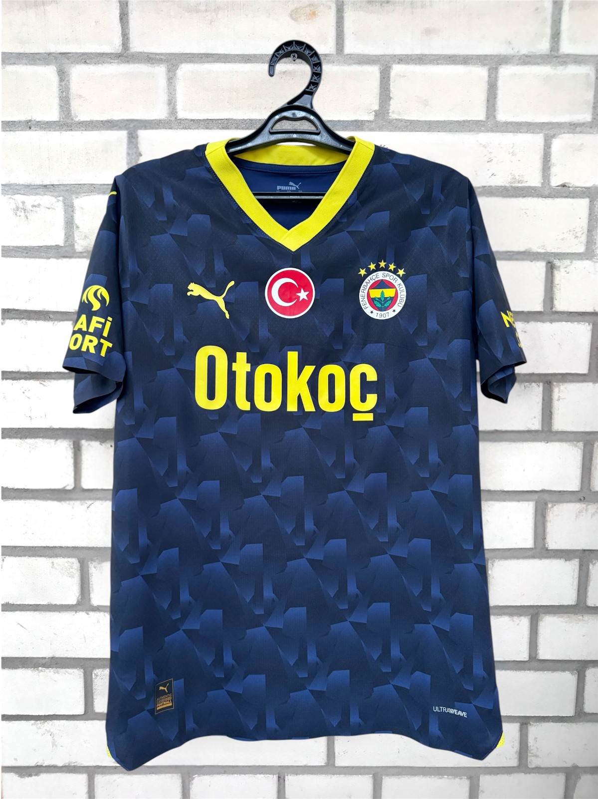 Tercera equipación de Fenerbahçe 23-24