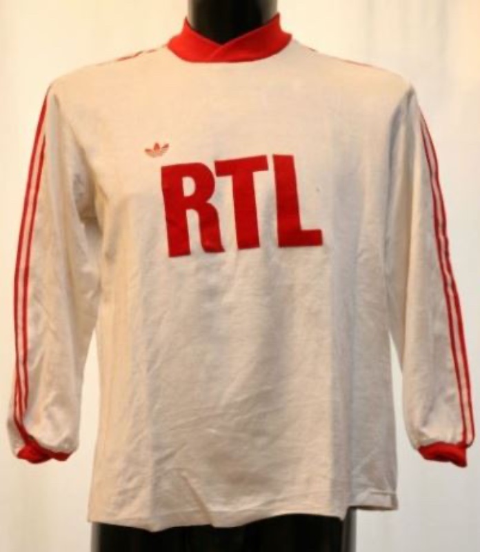Segunda equipación de Olympique de Lyon 82-83