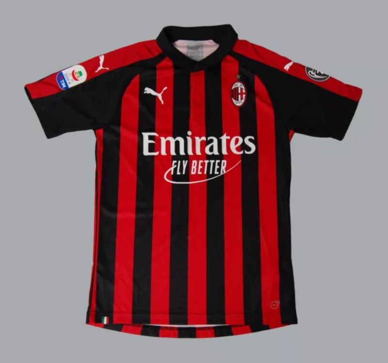 Primera equipación de Milan 18-19