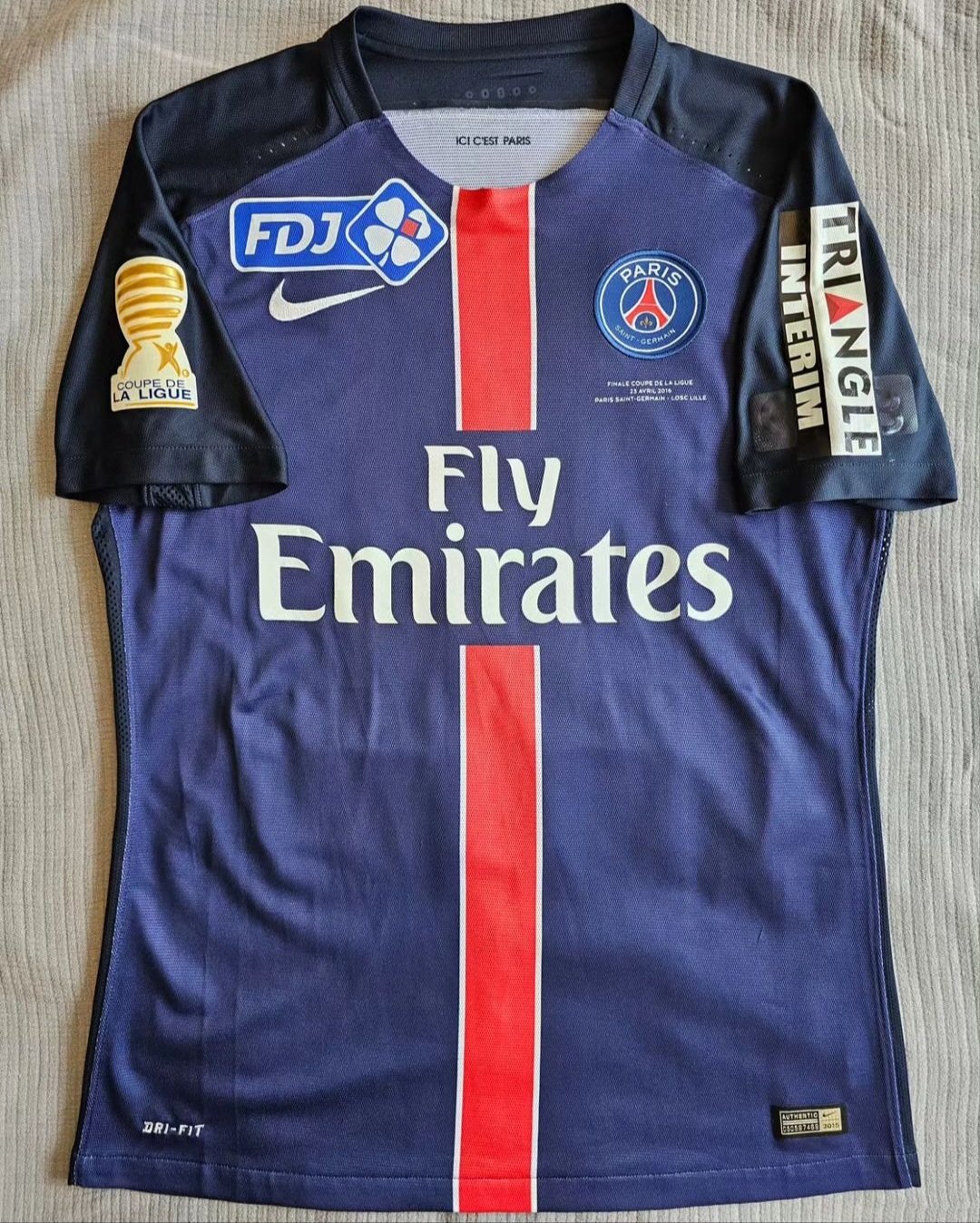 Equipación especial de Paris Saint-Germain 15-16
