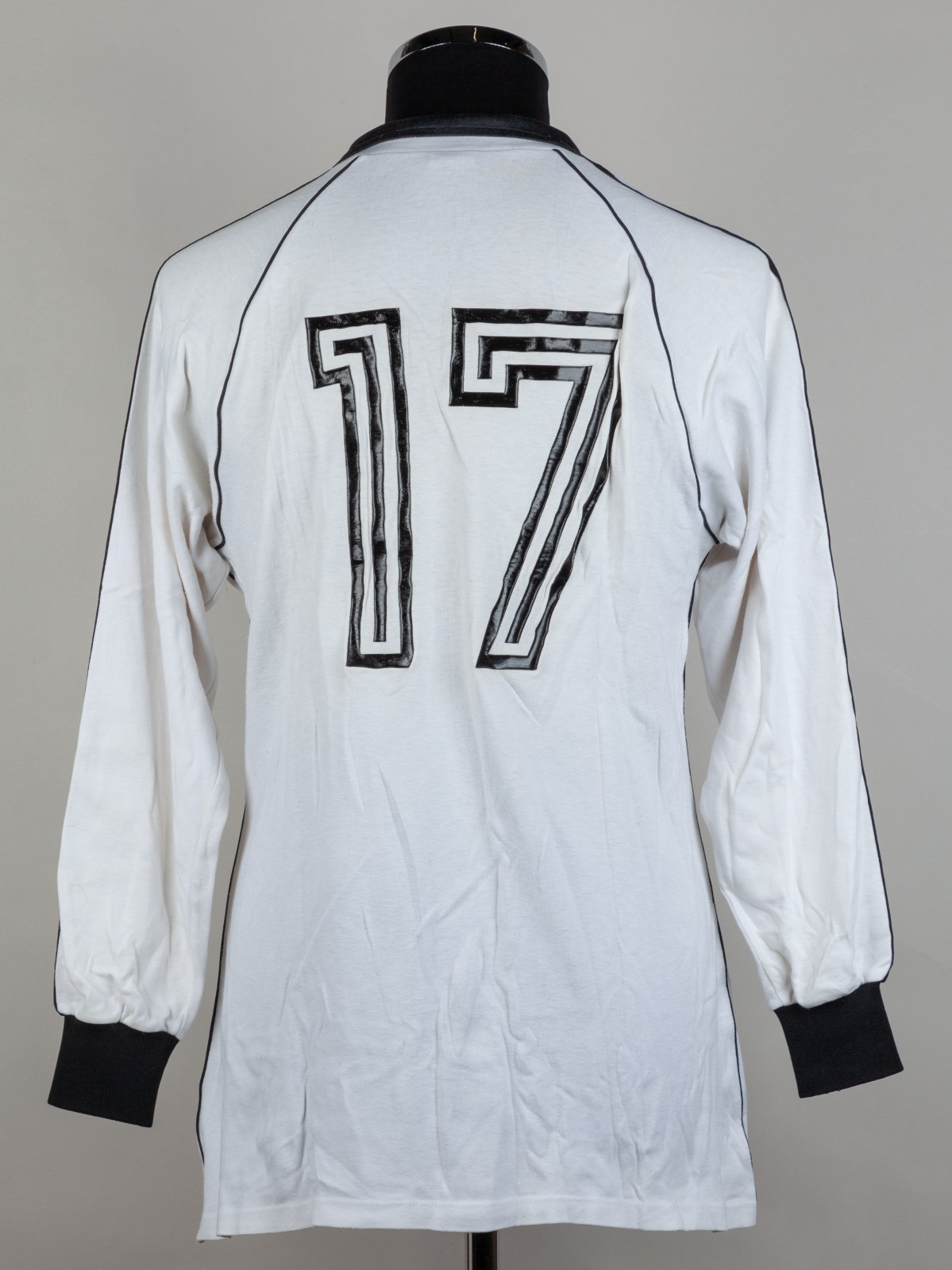 Primera equipación de Alemania 84-85