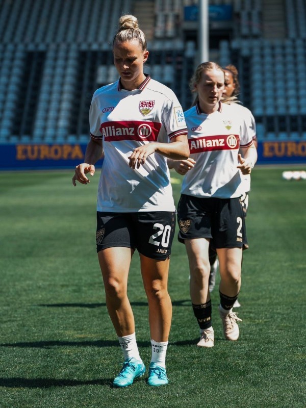 Equipación especial de Stuttgart 26-27