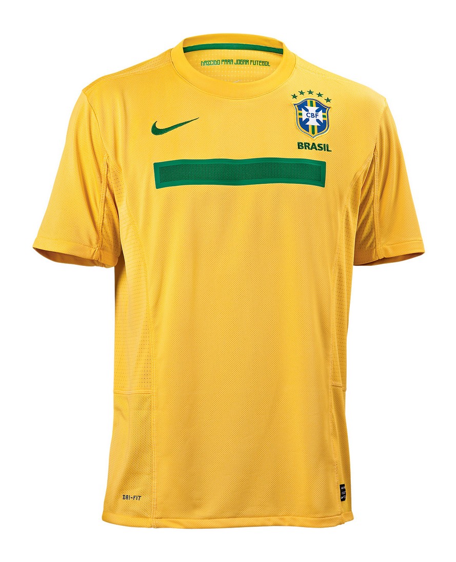 Primera equipación de Brasil 2011
