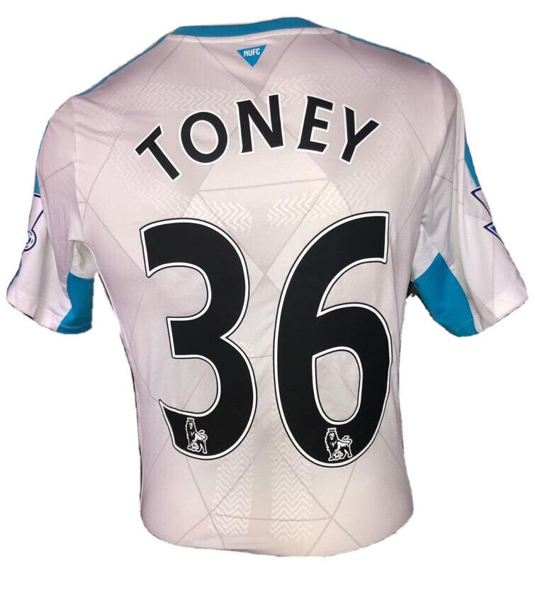 Newcastle United 15-16 Visitante 2