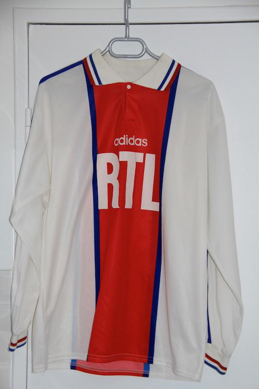 Segunda equipación de Paris Saint-Germain 94-95