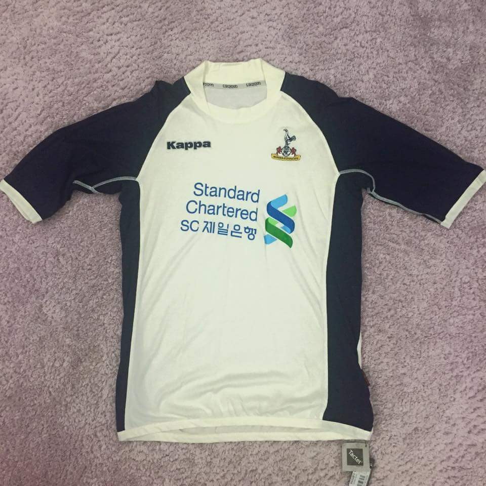 Primera equipación de Tottenham 05-06