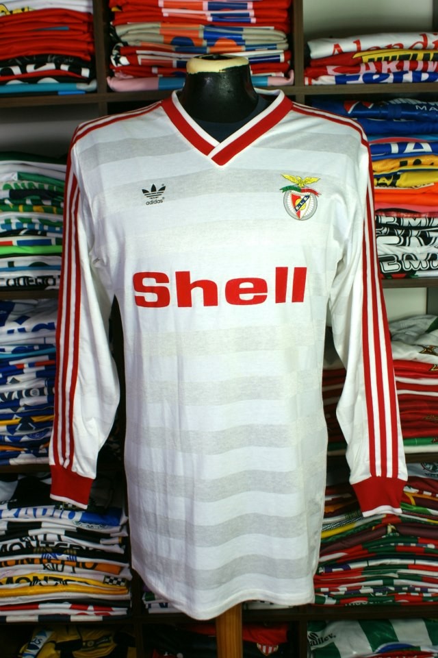 Segunda equipación de Benfica 86-87