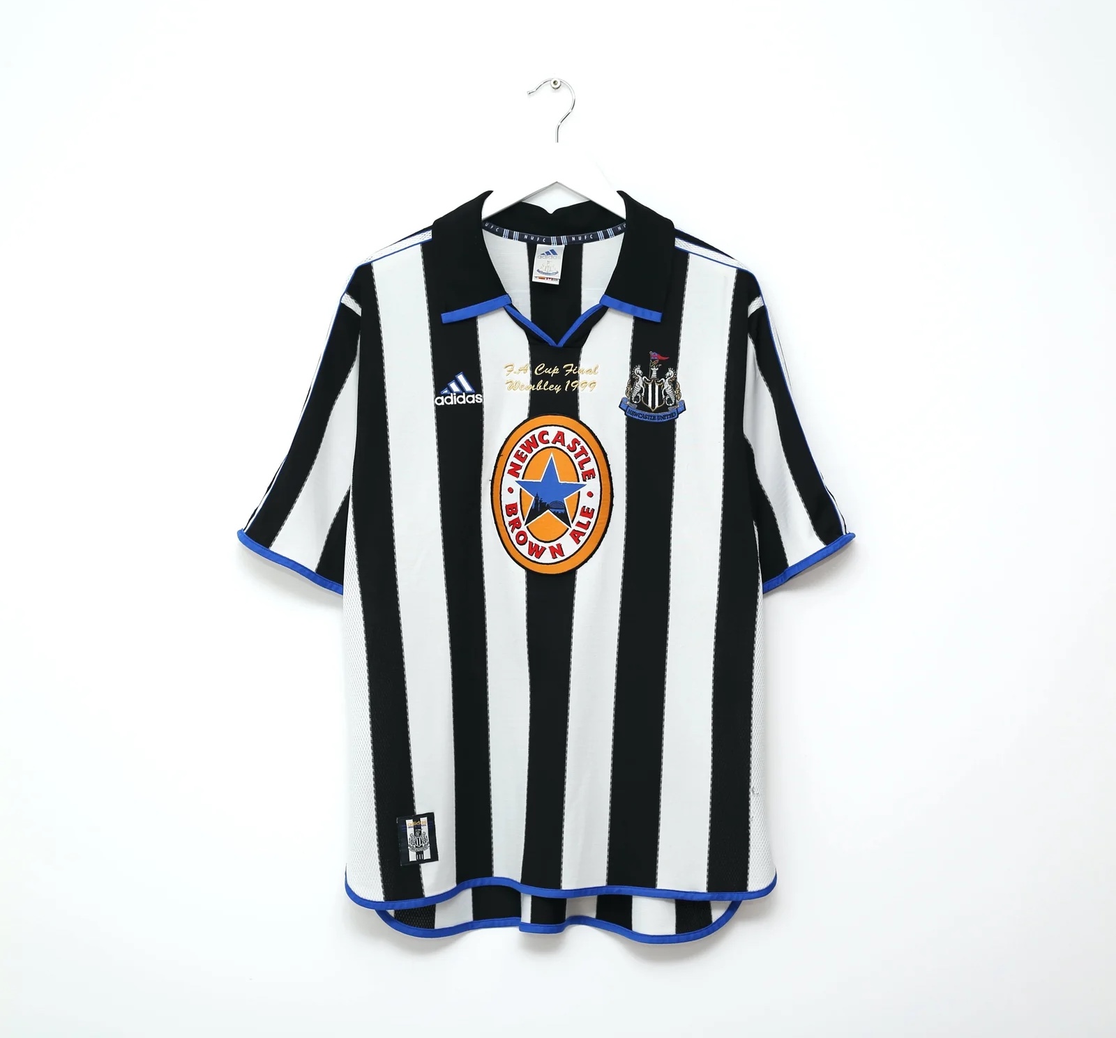 Equipación especial de Newcastle 98-99