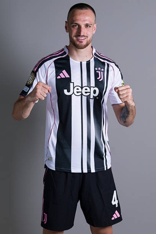 Primera equipación de Juventus 2025