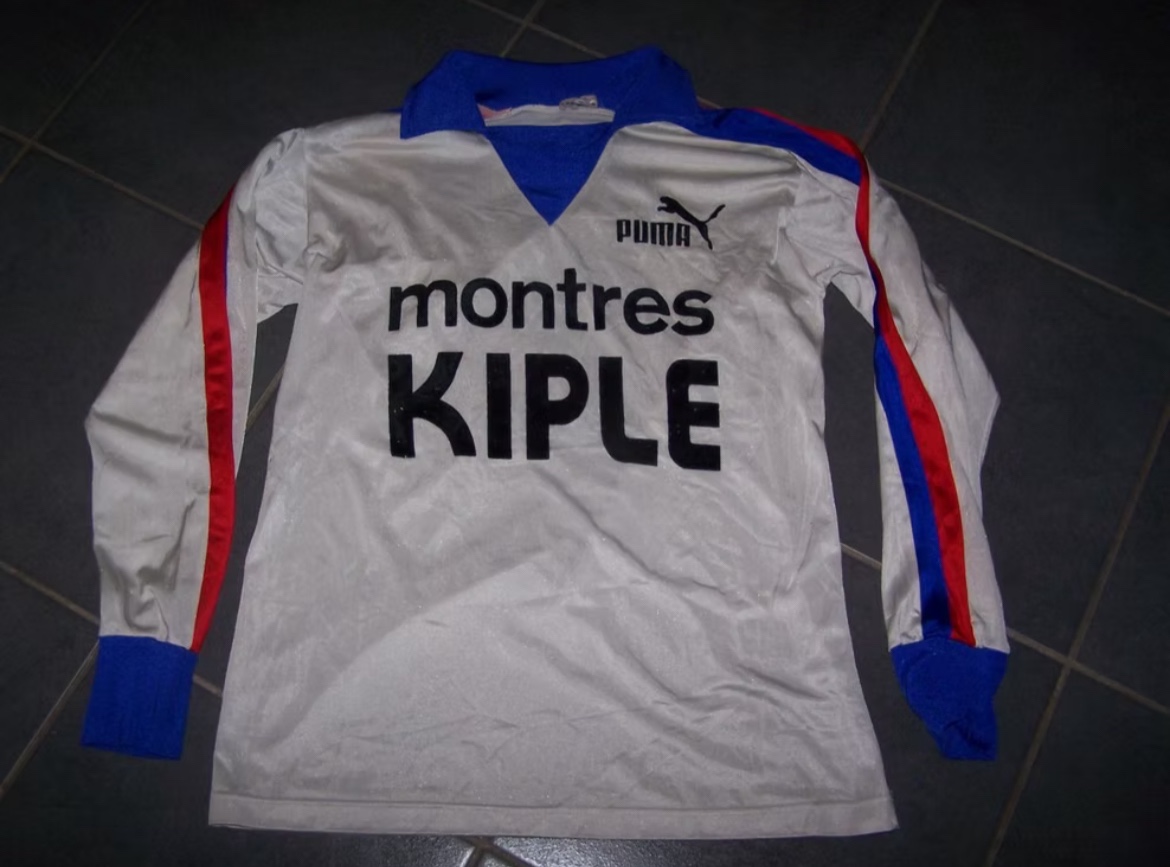 Primera equipación de Olympique de Lyon 80-81
