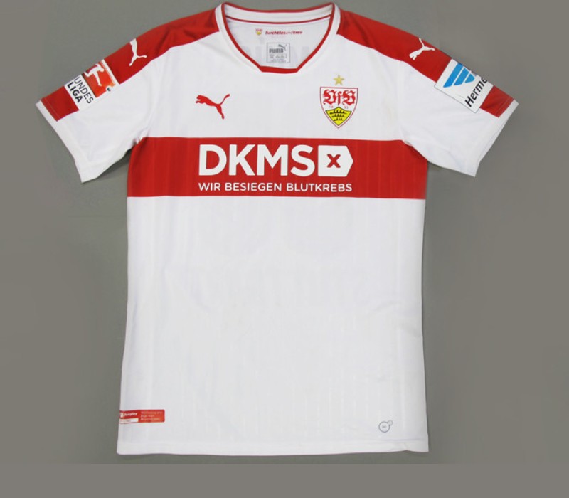 Primera equipación de Stuttgart 16-17