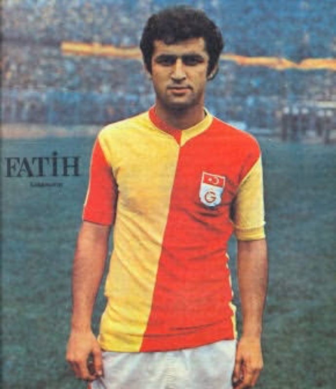 Primera equipación de Galatasaray 75-76