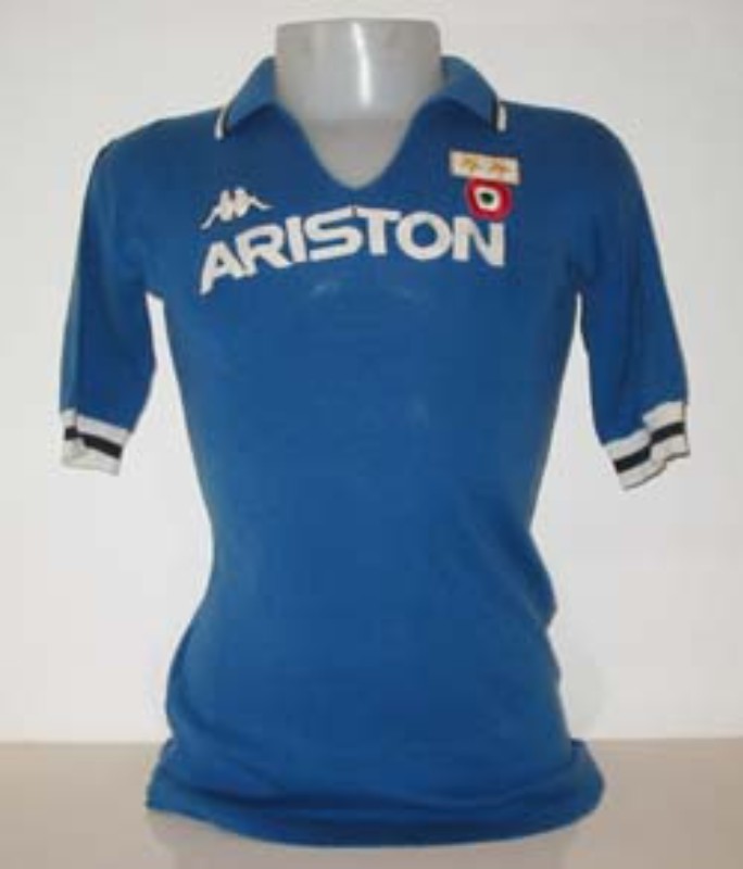 Tercera equipación de Juventus 83-84