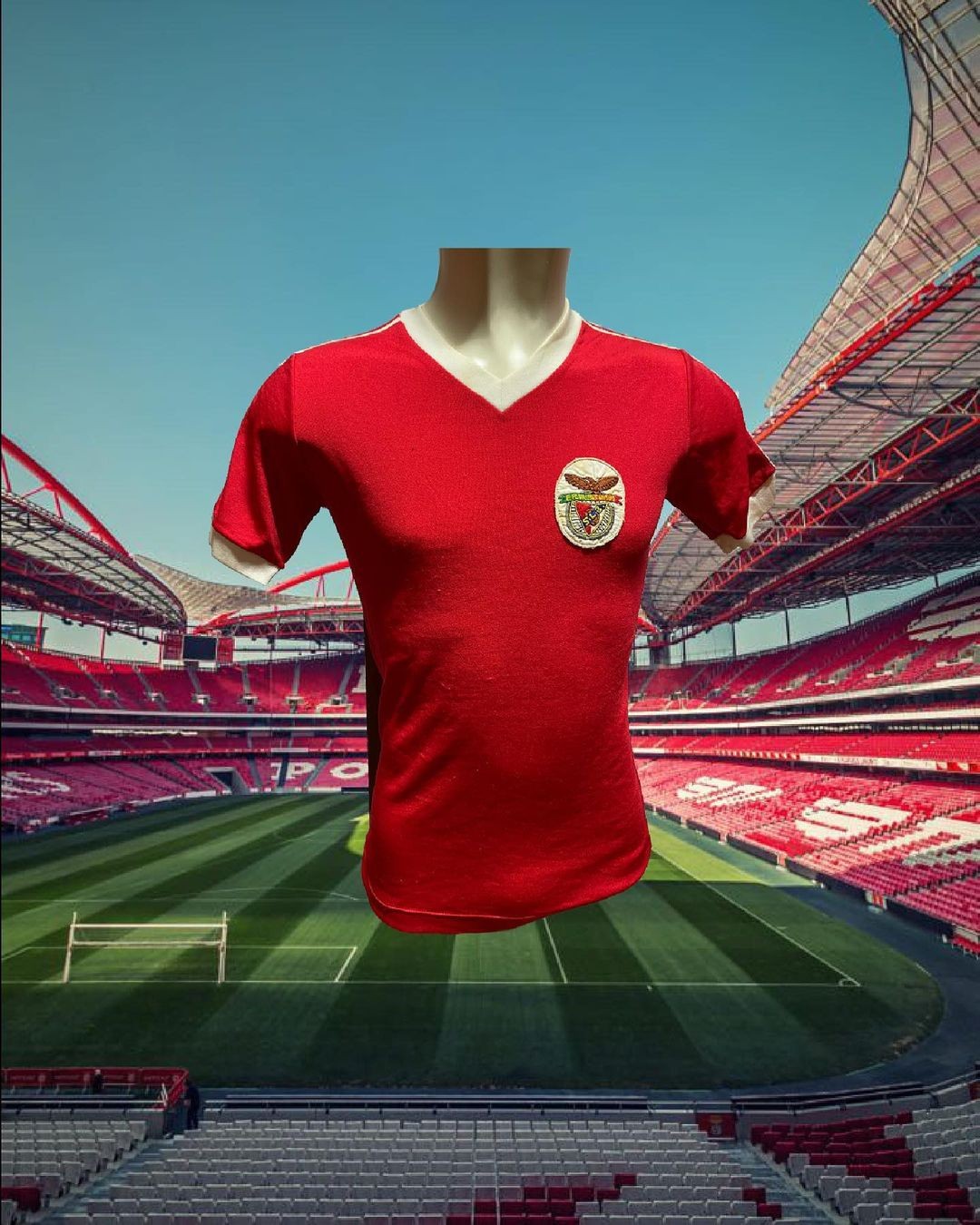 Primera equipación de Benfica 80-81