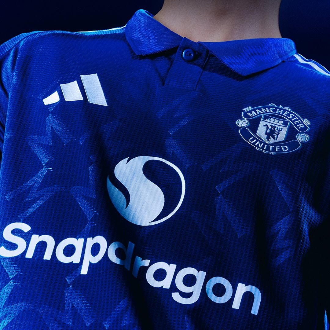 Manchester United 24-25 Visitante 4