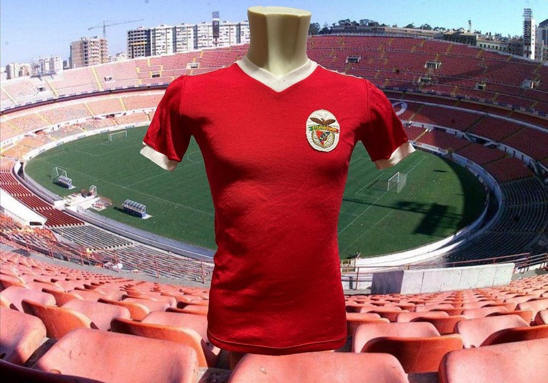 Primera equipación de Benfica 79-80