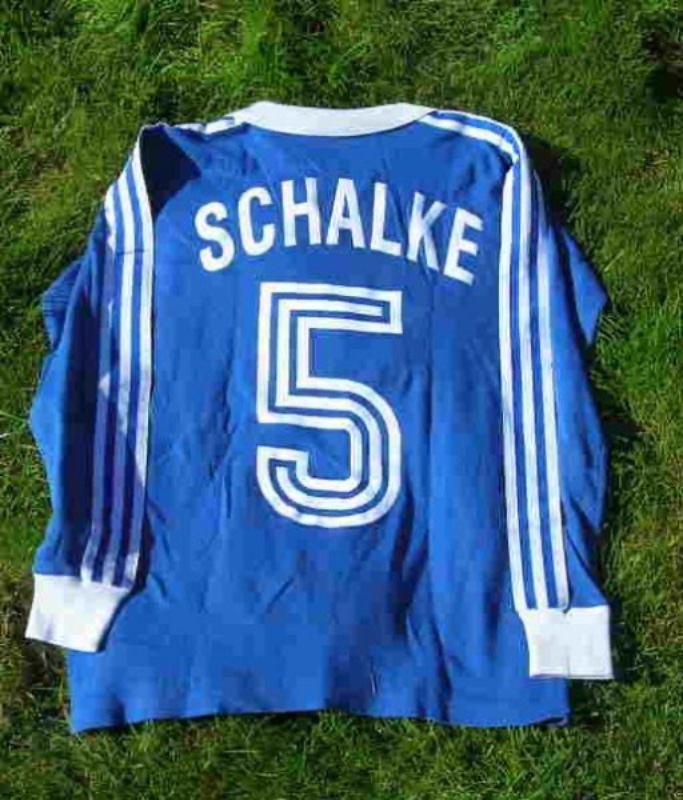Schalke 04 82-83 Local 2