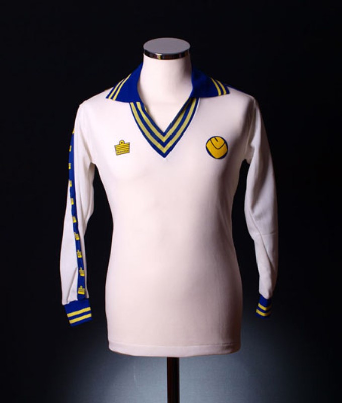 Primera equipación de Leeds 76-77