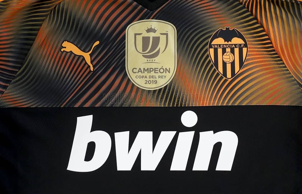 Equipación especial de Valencia 19-20