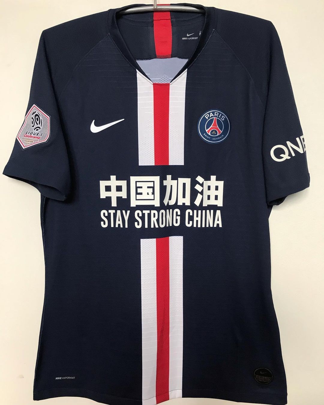 Primera equipación de Paris Saint-Germain 19-20