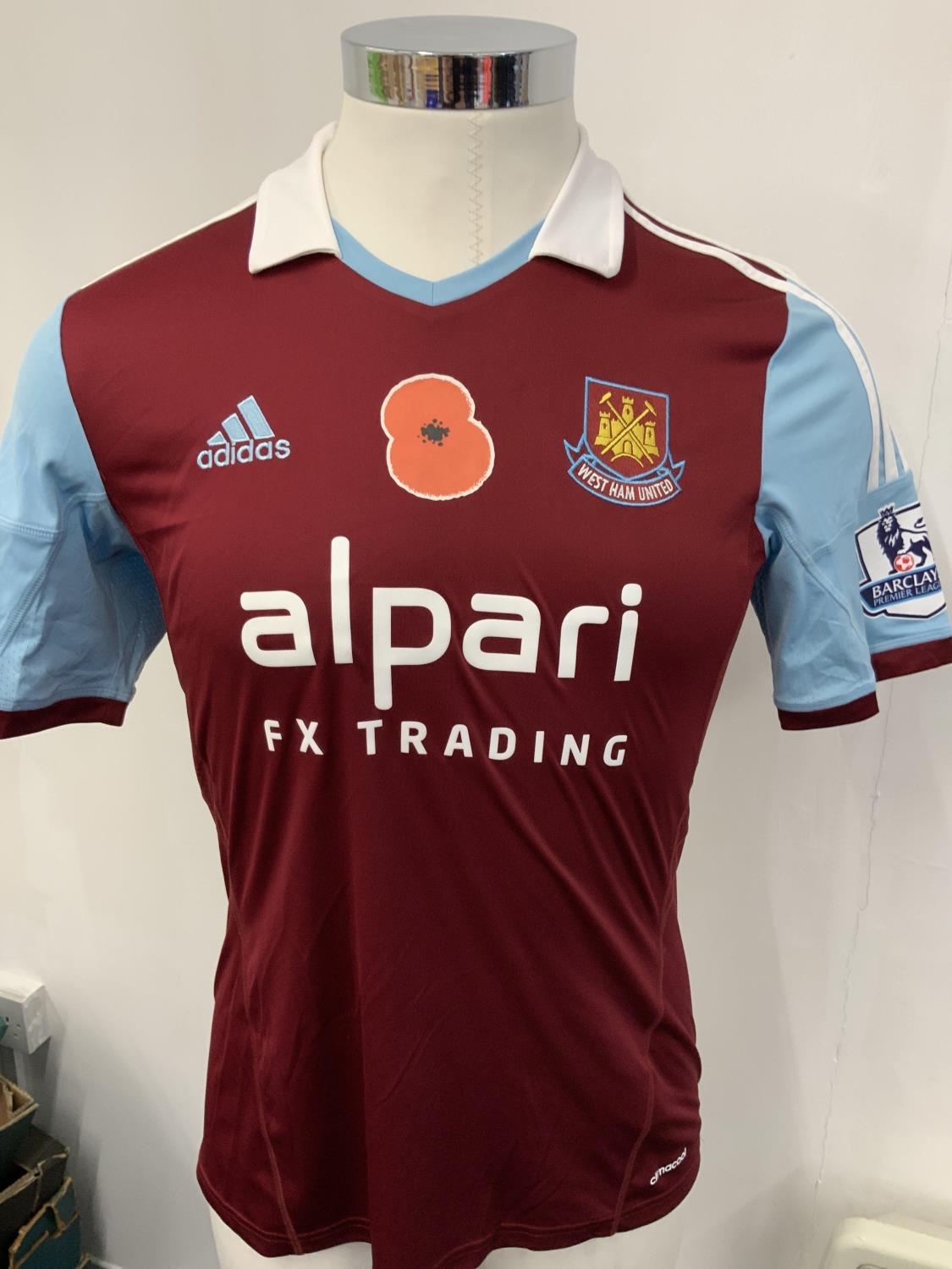 Primera equipación de West Ham United 13-14