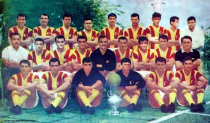 Primera equipación de Galatasaray 61-62