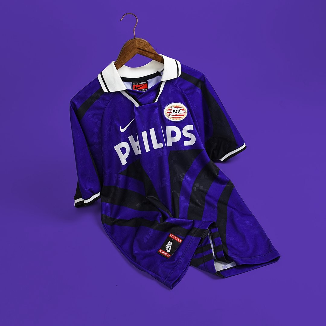 PSV 96-97 Visitante 4
