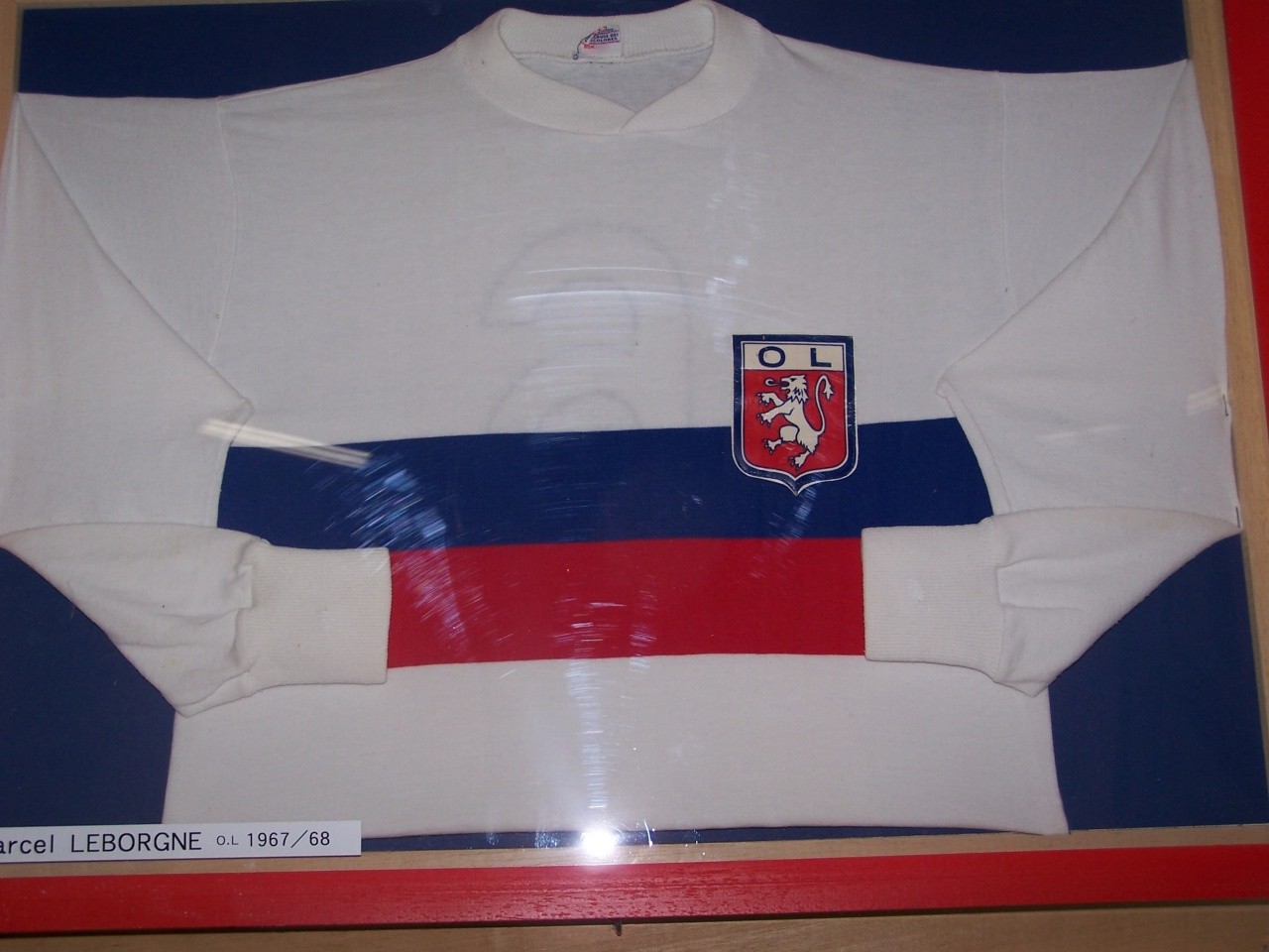 Primera equipación de Olympique de Lyon 67-68