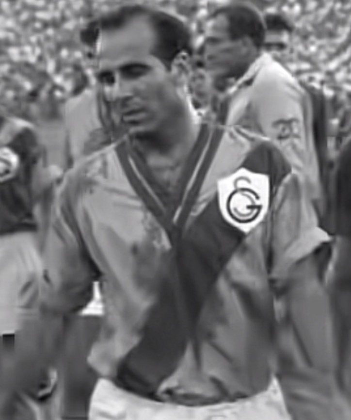 Primera equipación de Galatasaray 56-57