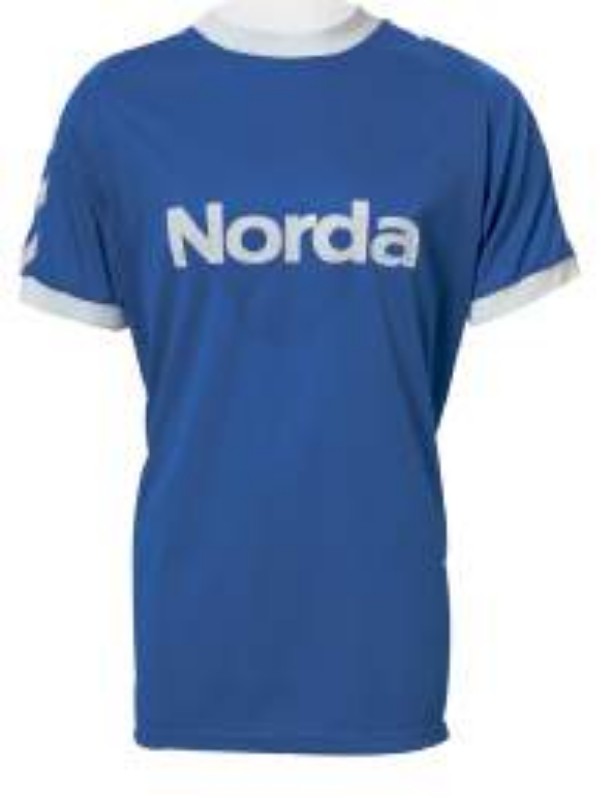 Primera equipación de Werder Bremen 76-77