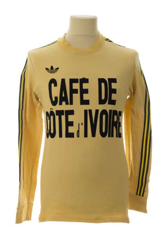 Primera equipación de Nantes 74-75