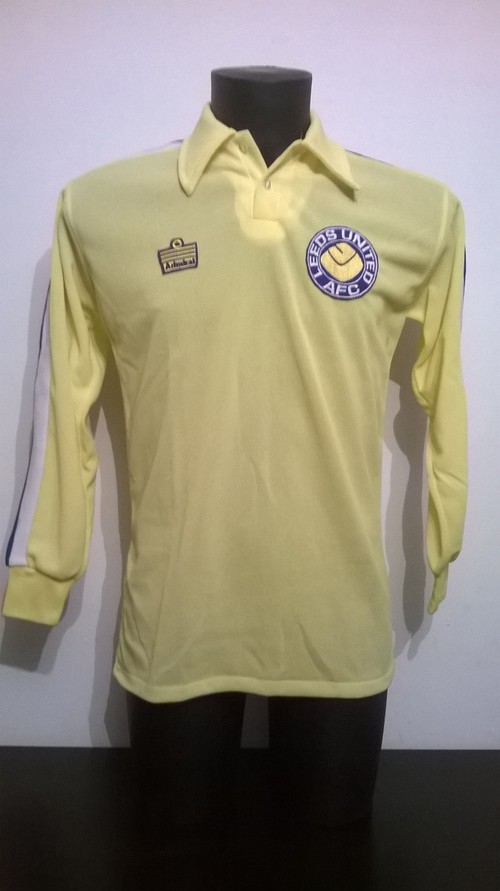 Segunda equipación de Leeds 77-78