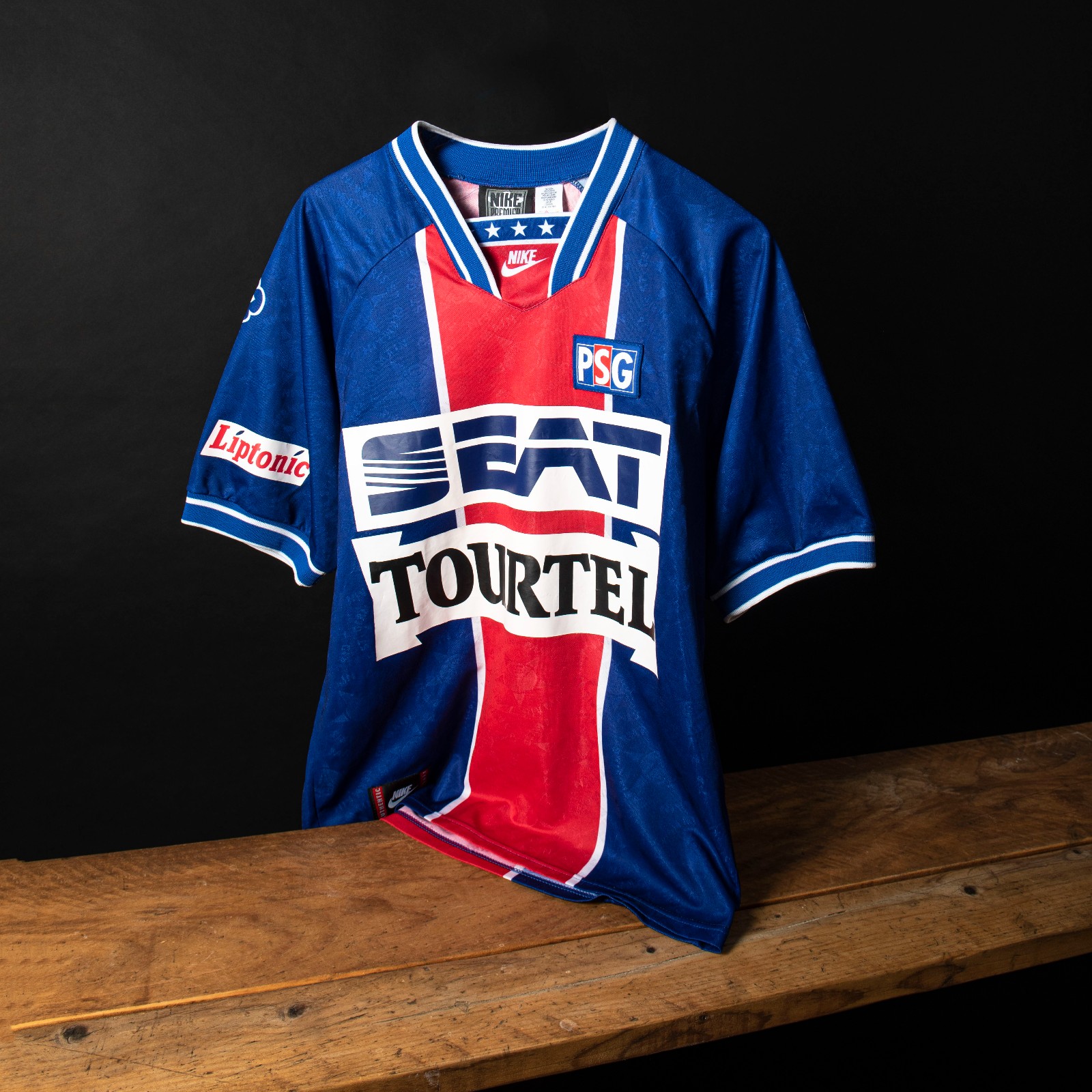 Paris Saint-Germain 94-95 Local 4