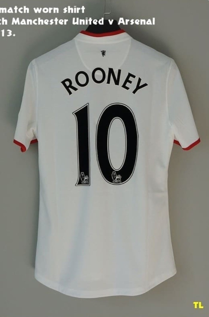 Manchester United 12-13 Visitante 2