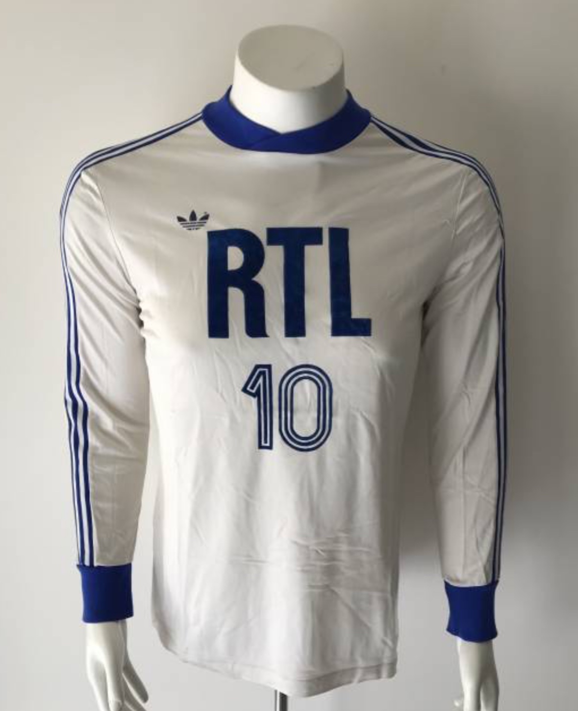 Primera equipación de Olympique de Marsella 77-78