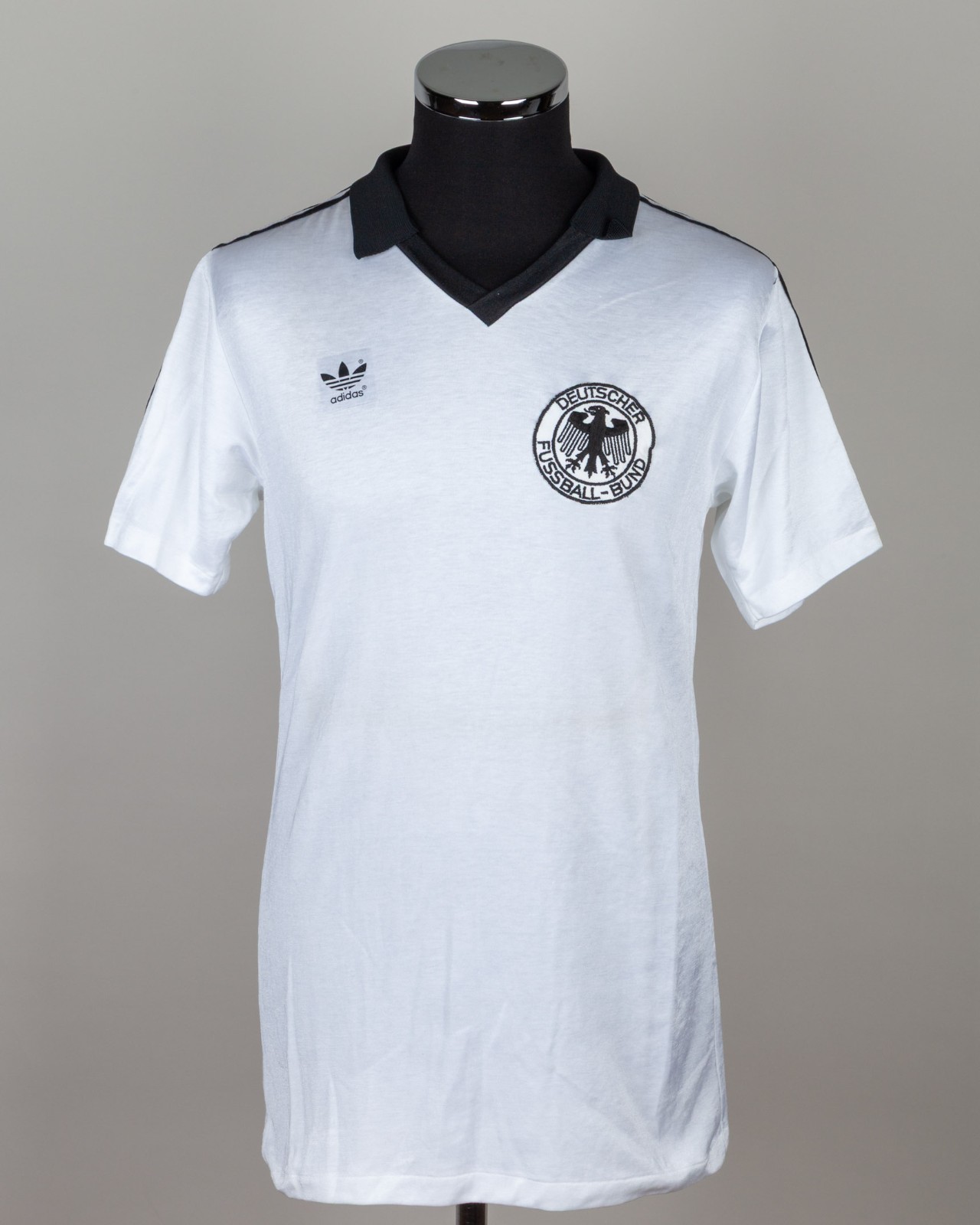 Primera equipación de Alemania 1982