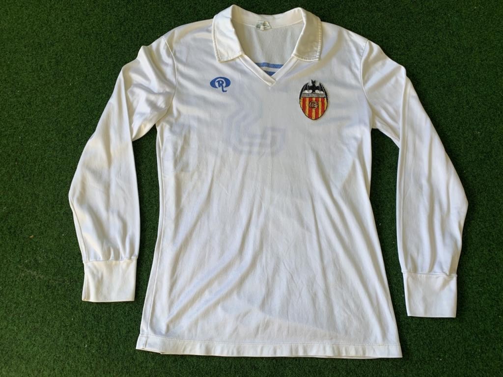 Primera equipación de Valencia 82-83