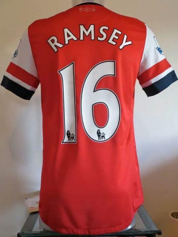 Arsenal FC 12-13 Local 2