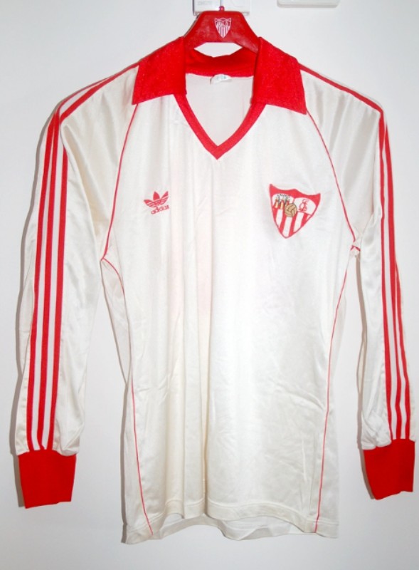 Primera equipación de Sevilla FC 82-83