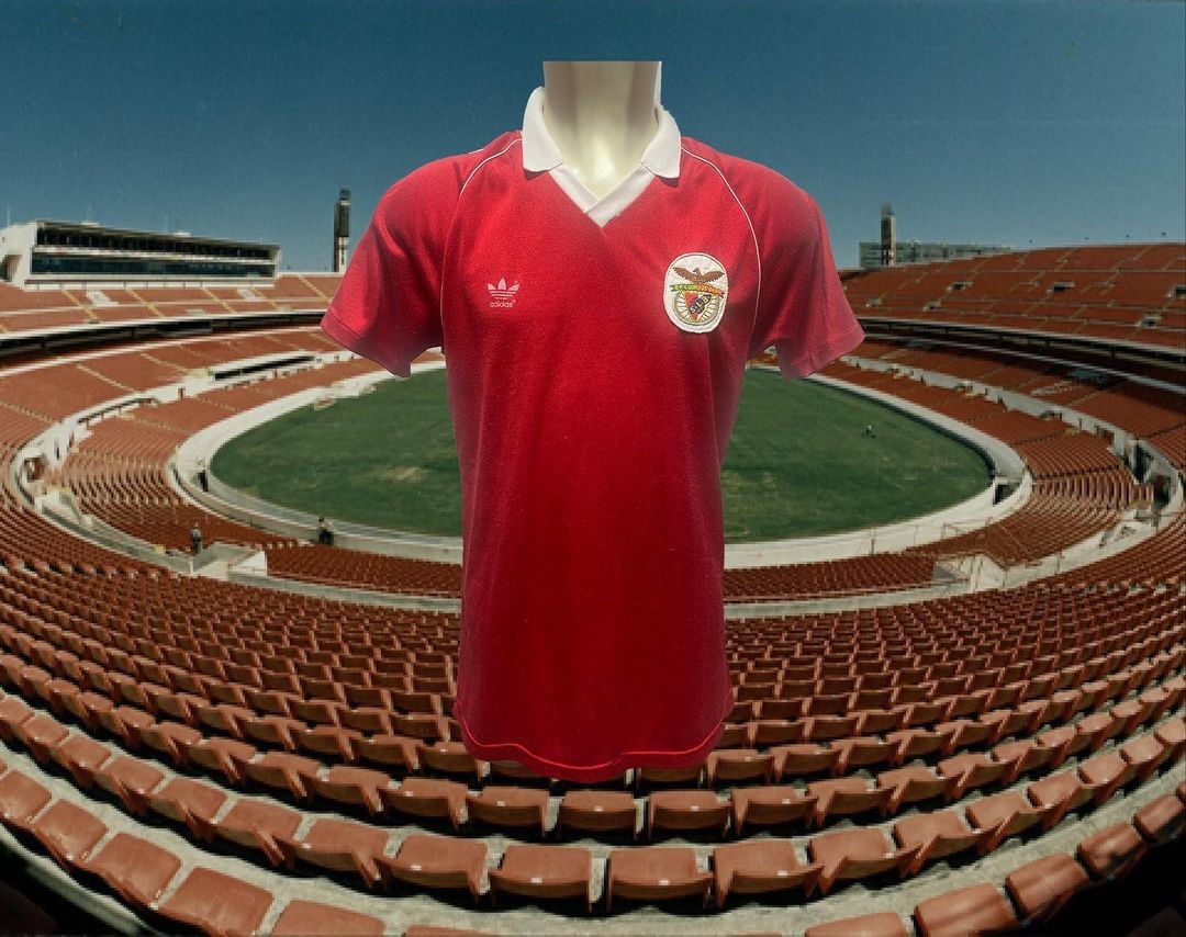 Primera equipación de Benfica 82-83