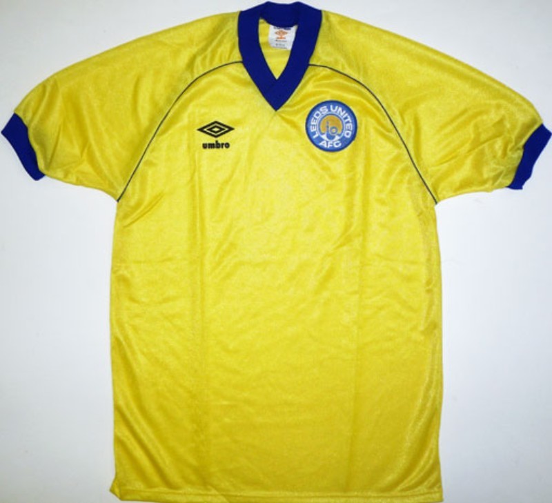 Segunda equipación de Leeds 83-84