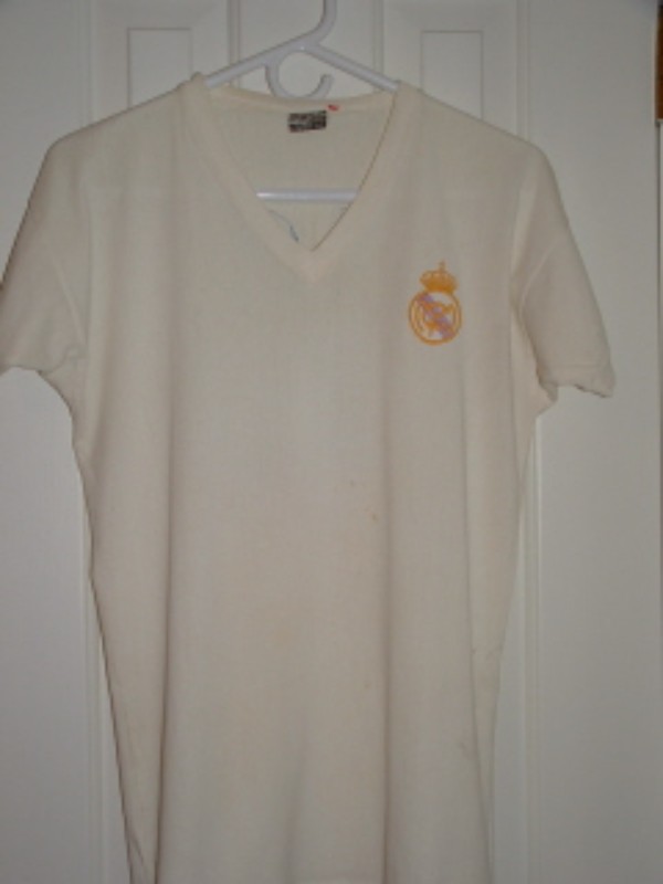 Primera equipación de Real Madrid 76-77