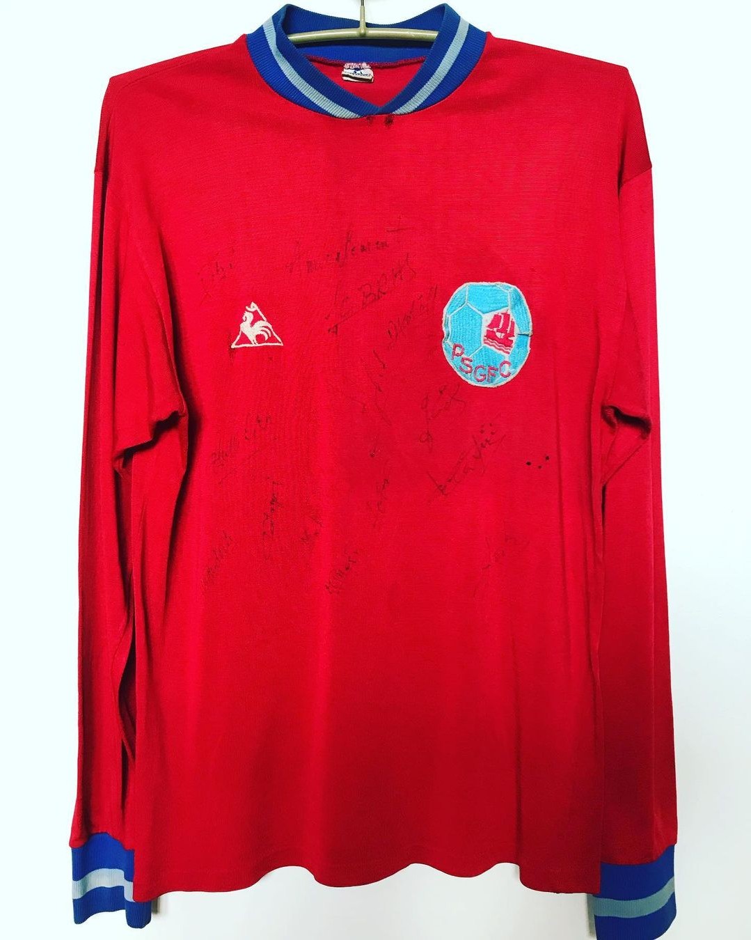 Primera equipación de Paris Saint-Germain 71-72