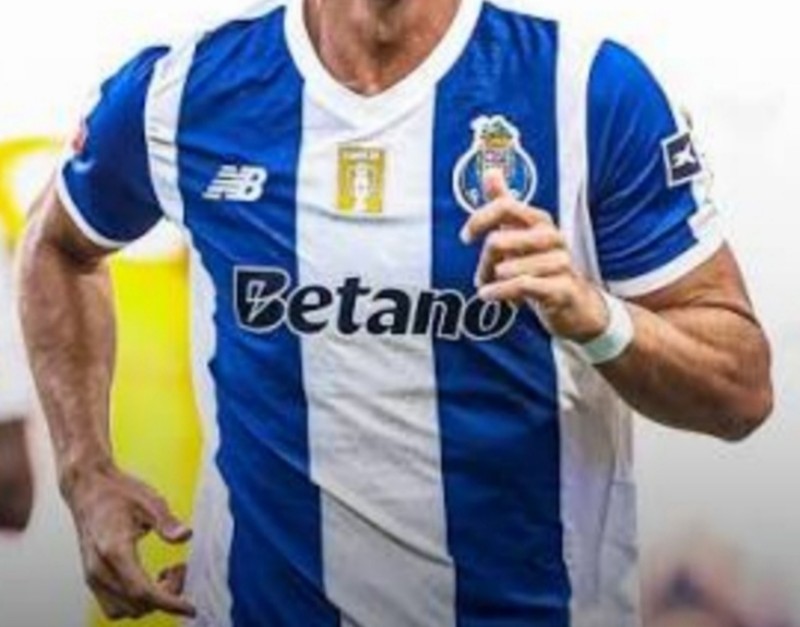 Primera equipación de Oporto 26-27